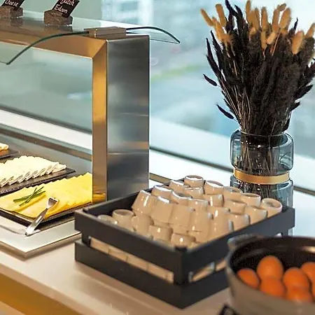 Отель Ibis Styles Arnhem Centre 3*
